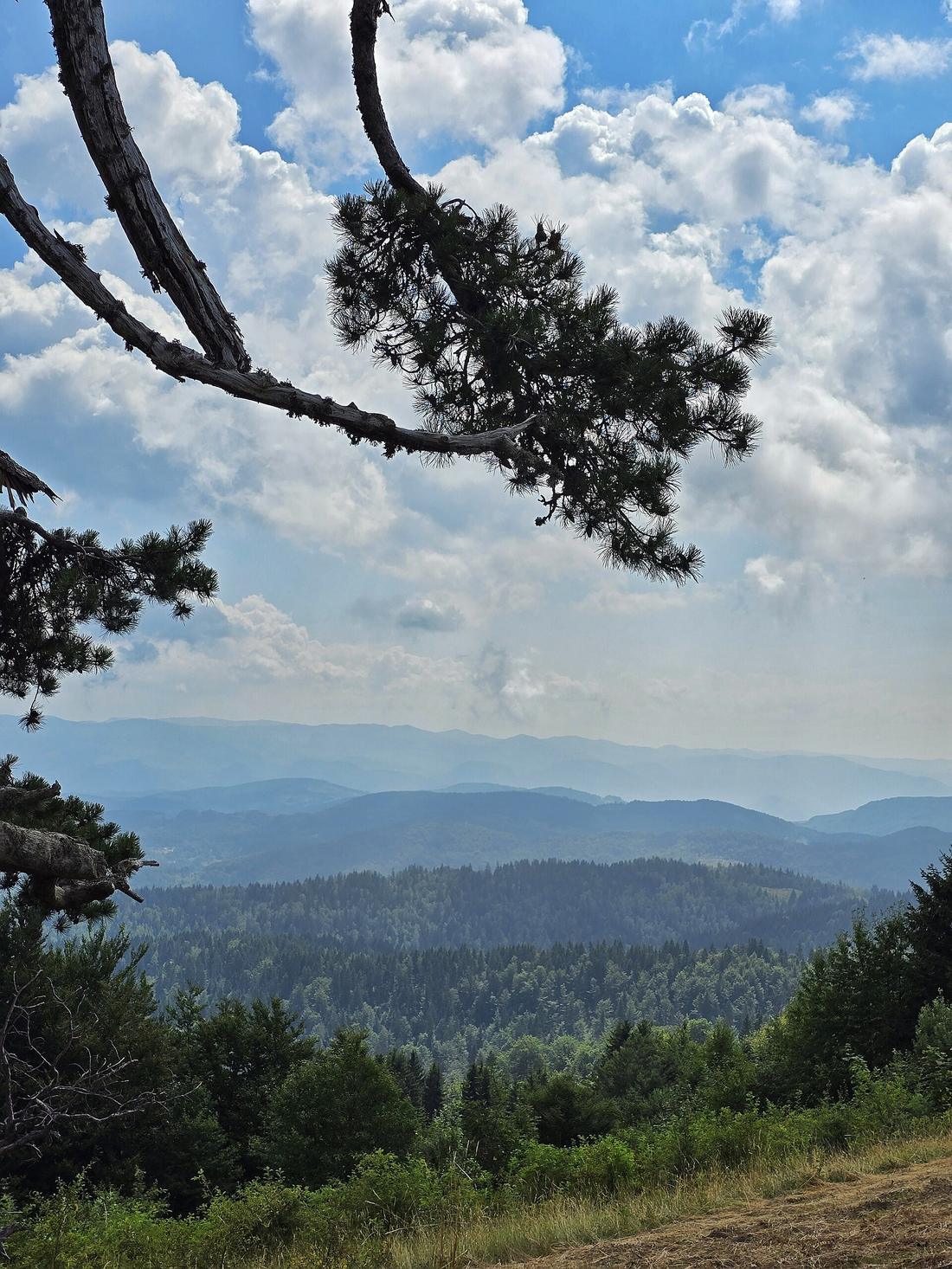 Pogled sa Kamene Gore na okolne planine